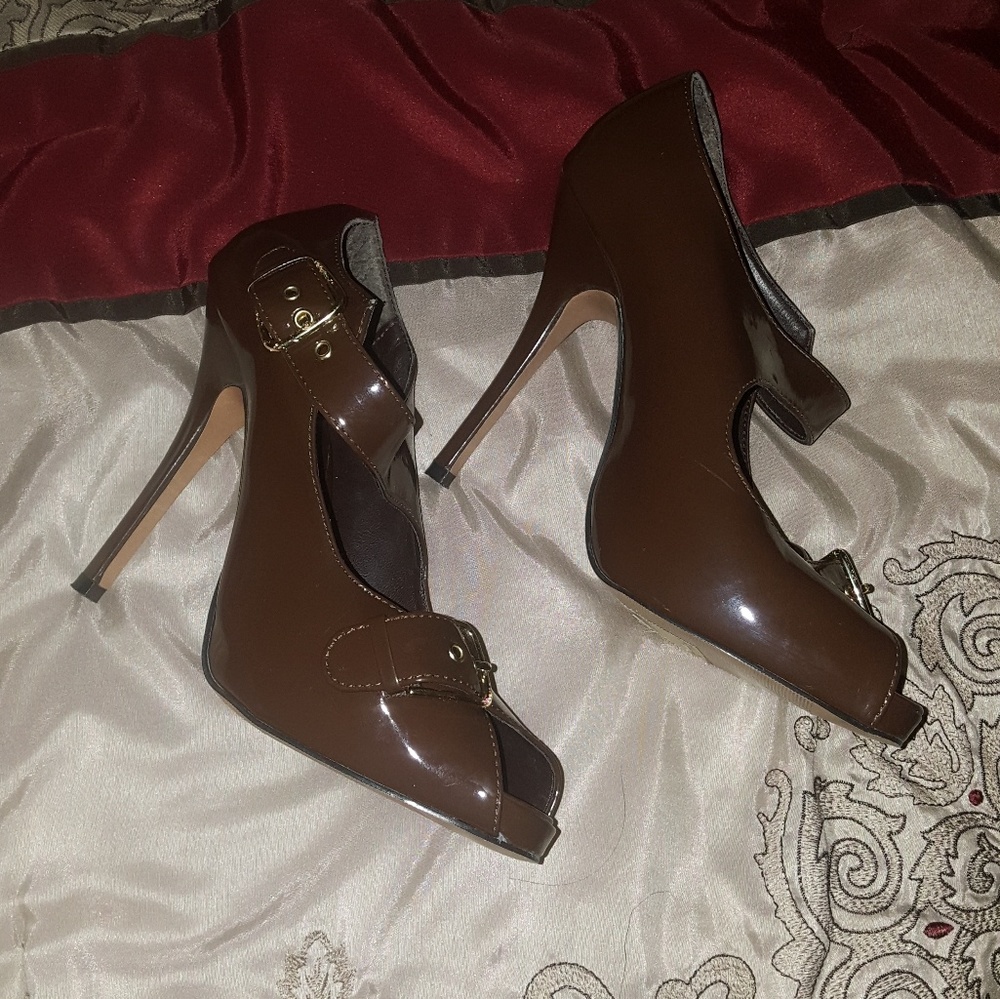 Shoes - Picture 2 of 3